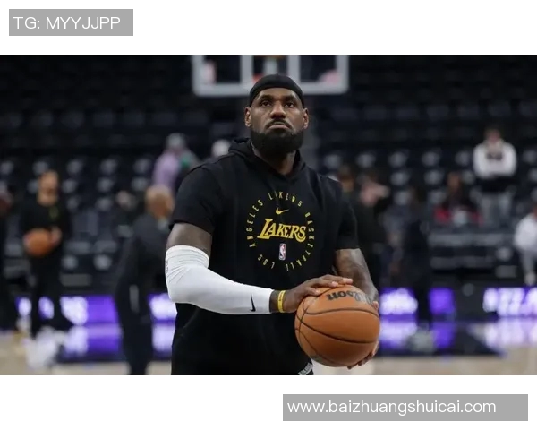 足球巨星调侃詹姆斯视频引发热议球迷纷纷评论反应各异