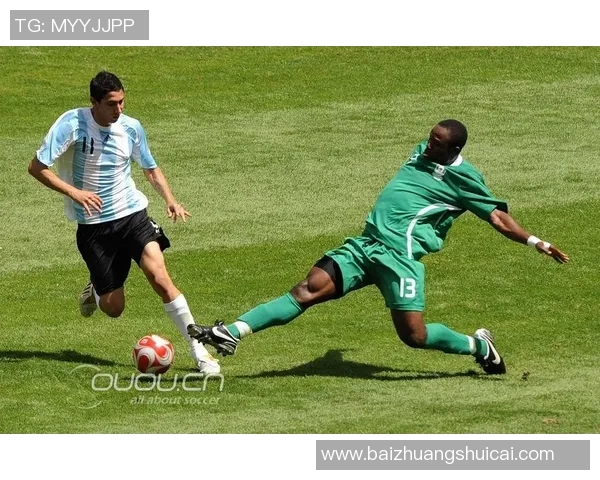 足球明星同款洗漱包包让你的旅行更时尚便捷，尽显运动风范与个性魅力